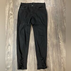 KanCan Women’s Black Distressed Jeans Size 28